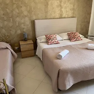 Nina Con Posto Auto Apartament